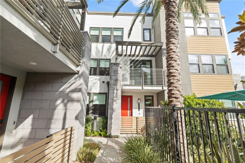712 South Grable Circle Orange, CA 92868 - Photo 36 of 42 a front view of a house with a yard