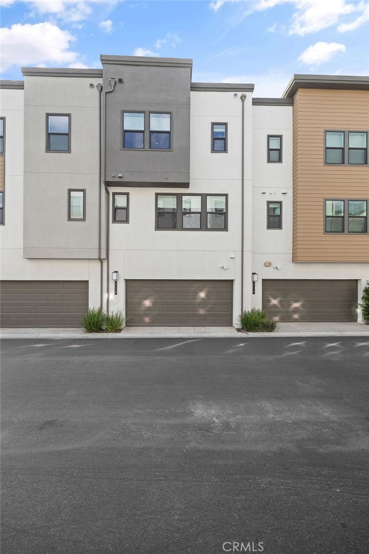 712 South Grable Circle Orange, CA 92868 - Photo 39 of 42 a front view of a house with a yard and a garage