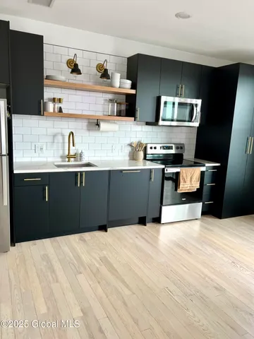 $2,652 | 385 Broadway, Saratoga Springs, NY 12866