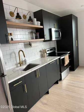 $2,652 | 385 Broadway, Saratoga Springs, NY 12866