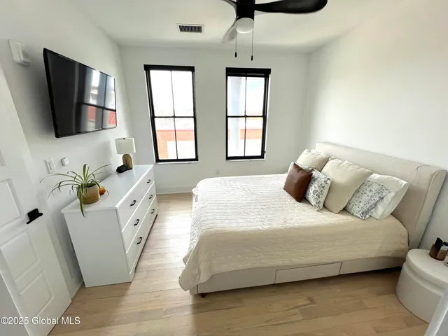 $2,652 | 385 Broadway, Saratoga Springs, NY 12866