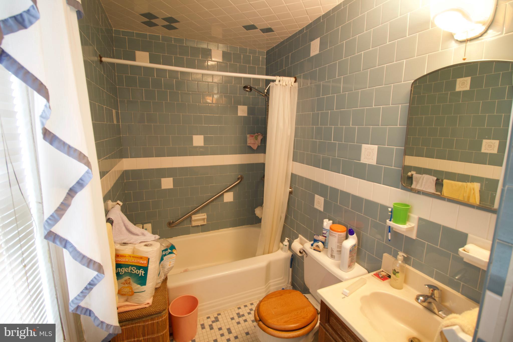 7551 Belair Road Baltimore, MD 21236 - Photo 9 of 10 Bath
