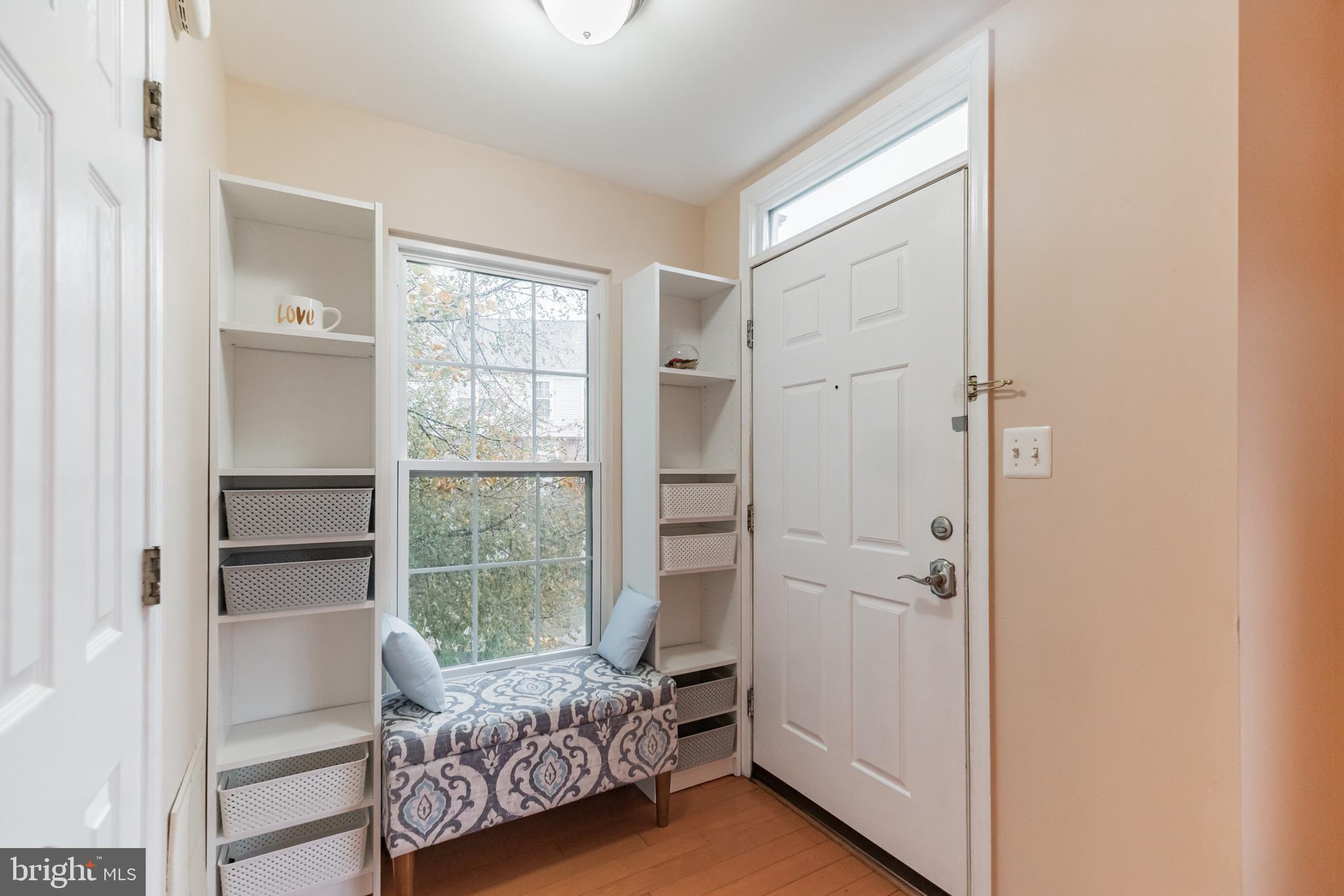 45597 Whitcomb Square Sterling, VA 20166 - Photo 2 of 30 Entry space with abundant light