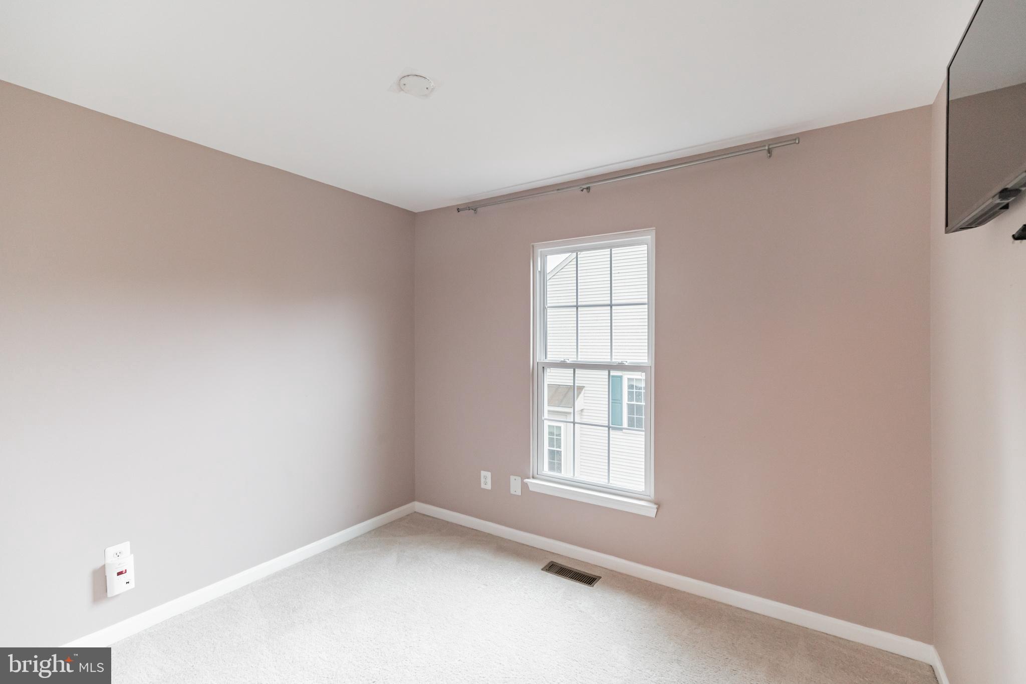 45597 Whitcomb Square Sterling, VA 20166 - Photo 19 of 30 3rd bedroom
