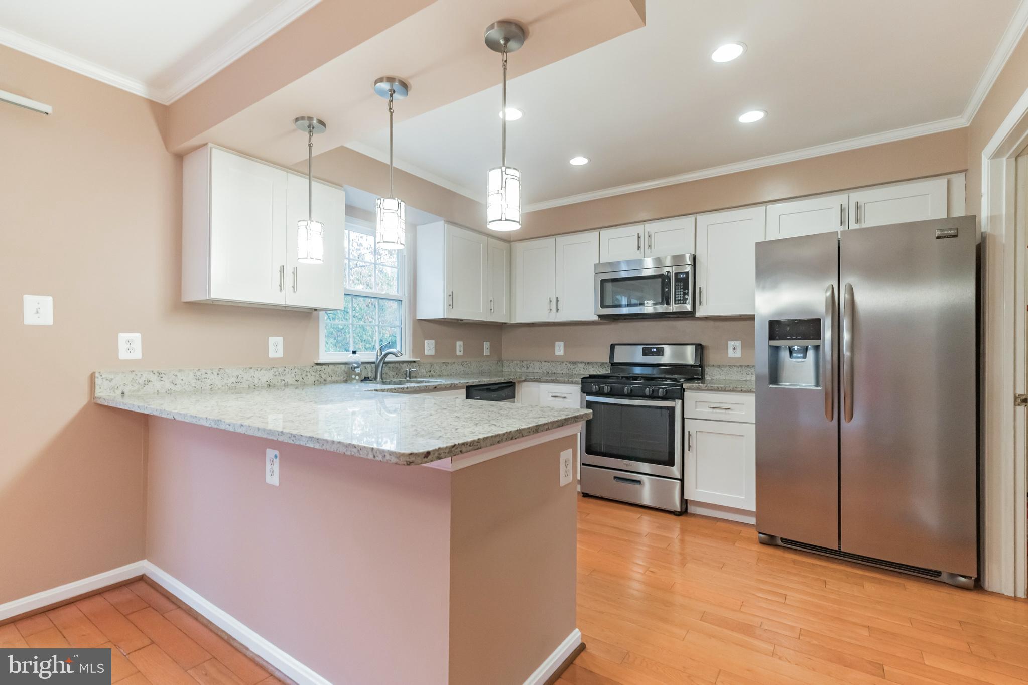 45597 Whitcomb Square Sterling, VA 20166 - Photo 7 of 30 Updated kitchen with gas stove and SS appliances
