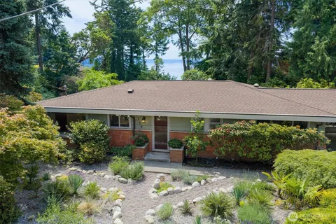 $1,198,800 | 2139 Southwest 170th Street, Normandy Park, WA 98166
