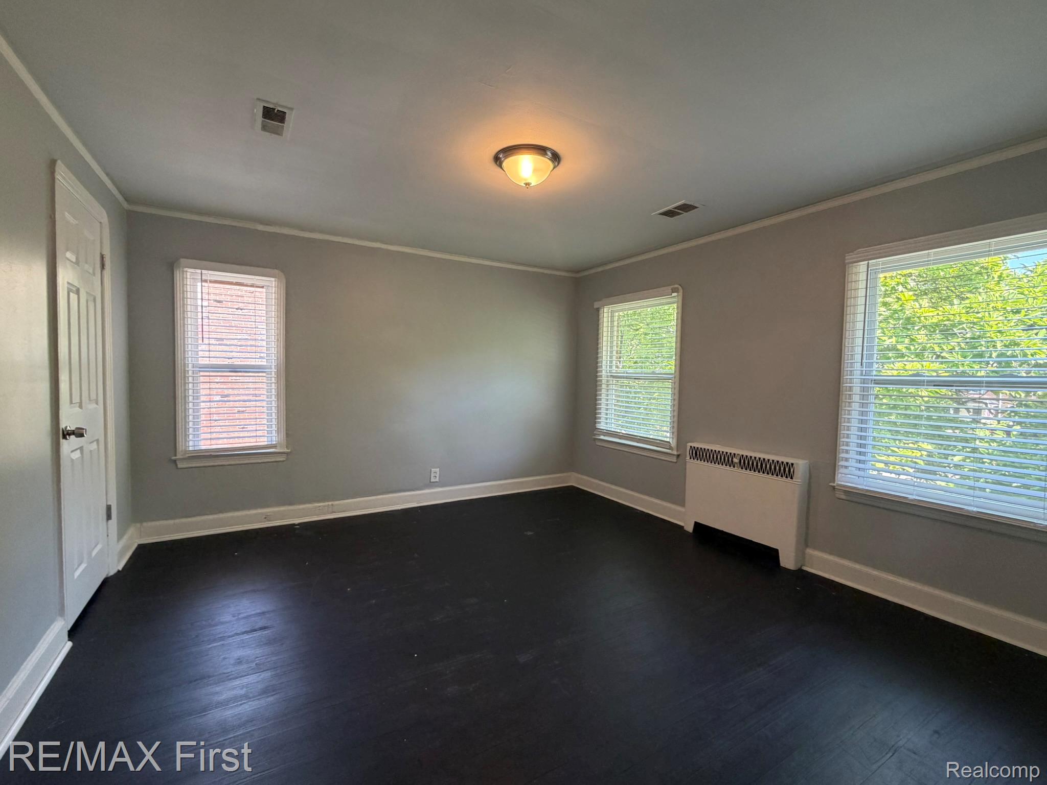 1349 Devonshire Road Grosse Pointe, MI 48230 - Photo 25 of 31 IMG_6401.JPEG