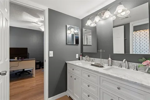 a en suite bathroom with double sink and large mirror