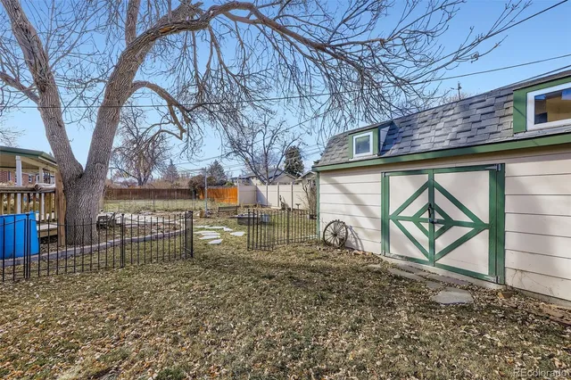 a view of outdoor space yard and patio