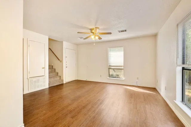 $995 | 200 Concho Street, Unit B, Lockhart, TX 78644