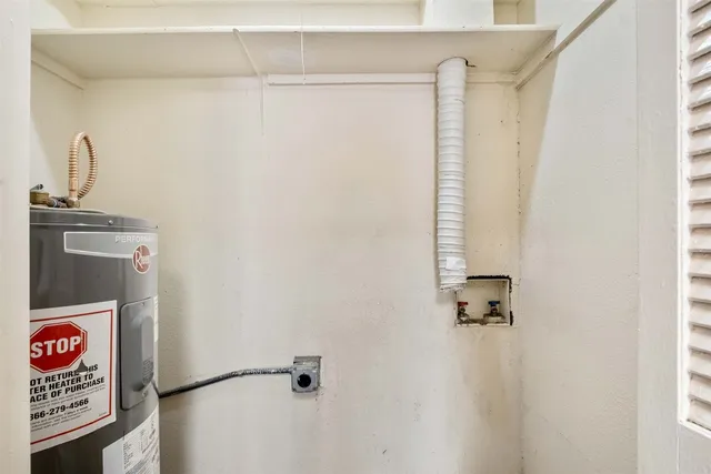 $995 | 200 Concho Street, Unit B, Lockhart, TX 78644