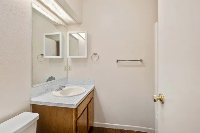 $995 | 200 Concho Street, Unit B, Lockhart, TX 78644