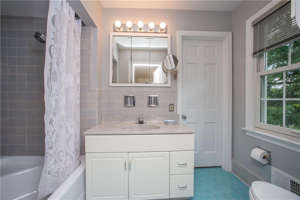1536 Cochran Road Pittsburgh, PA 15243 - Photo 13 of 25 Gallery Image 13