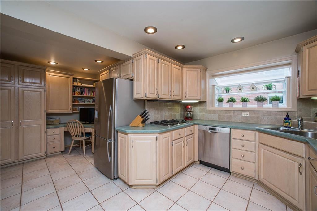 1536 Cochran Road Pittsburgh, PA 15243 - Photo 5 of 25 Gallery Image 5