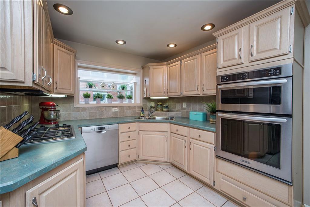 1536 Cochran Road Pittsburgh, PA 15243 - Photo 6 of 25 Gallery Image 6