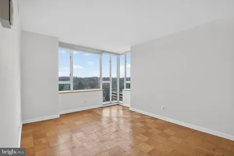 $325,000 | 11400 Washington Plaza West, Unit 1303, Reston, VA 20190