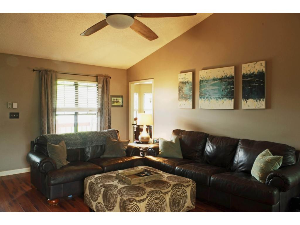 212 Ridgeview Drive Gray, TN 37615 - Photo 4 of 22 Living Room