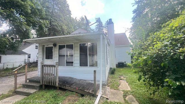 10604 Quirk Road Belleville, MI 48111 - Photo 3 of 15