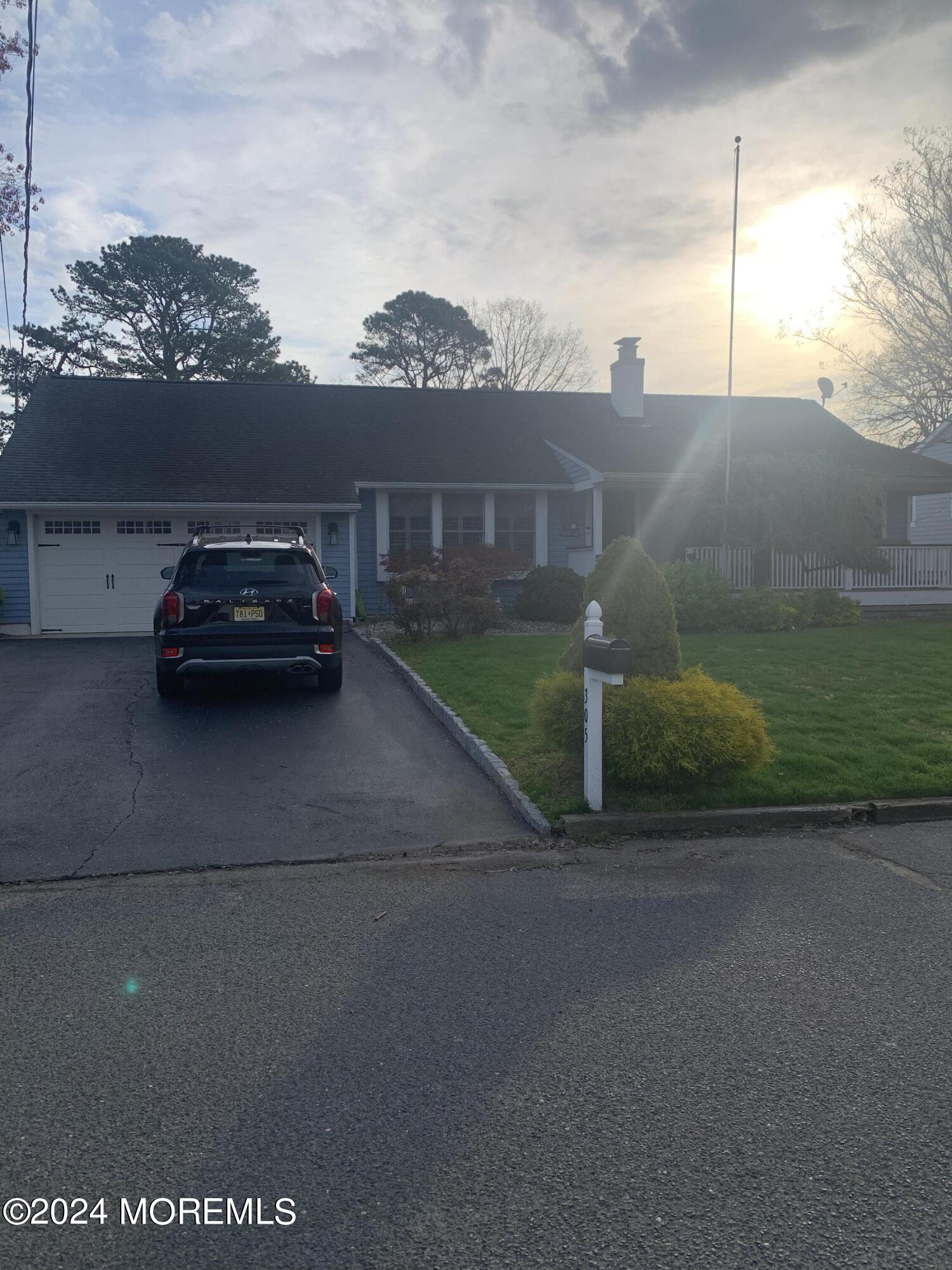 305 Eastham Road Point Pleasant, NJ 08742 - Photo 4 of 25 09FA4A39-F802-4962-AD36-8BD51B53B98F