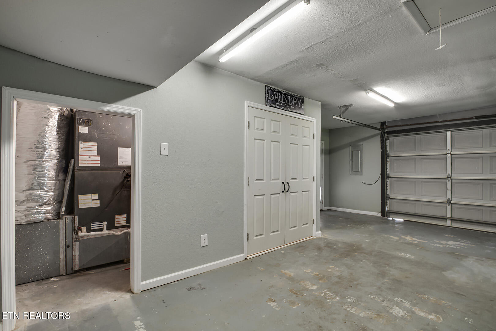 145 Van Stowe Road Harriman, TN 37748 - Photo 42 of 60 42_VanStoweRoad_145_Garage01