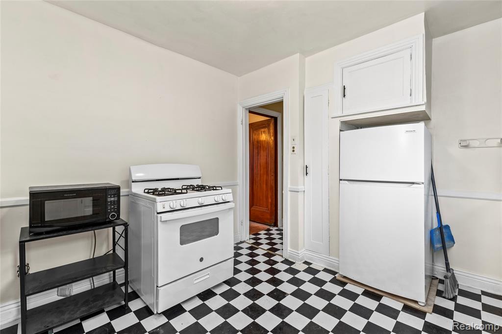 604 Alter Road Detroit, MI 48215 - Photo 14 of 51