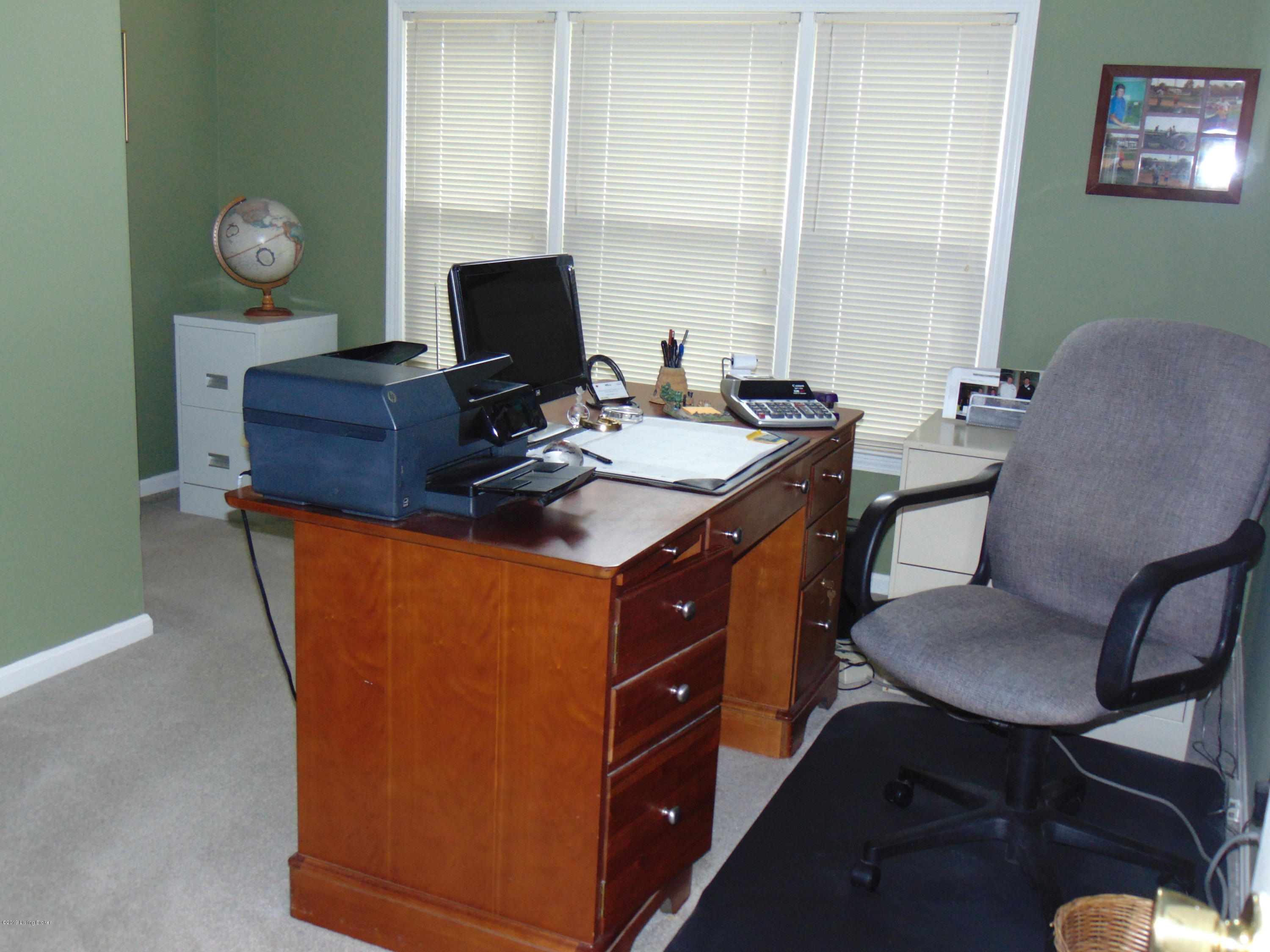 8212 Lacevine Road Louisville, KY 40220 - Photo 30 of 59 DSC00913