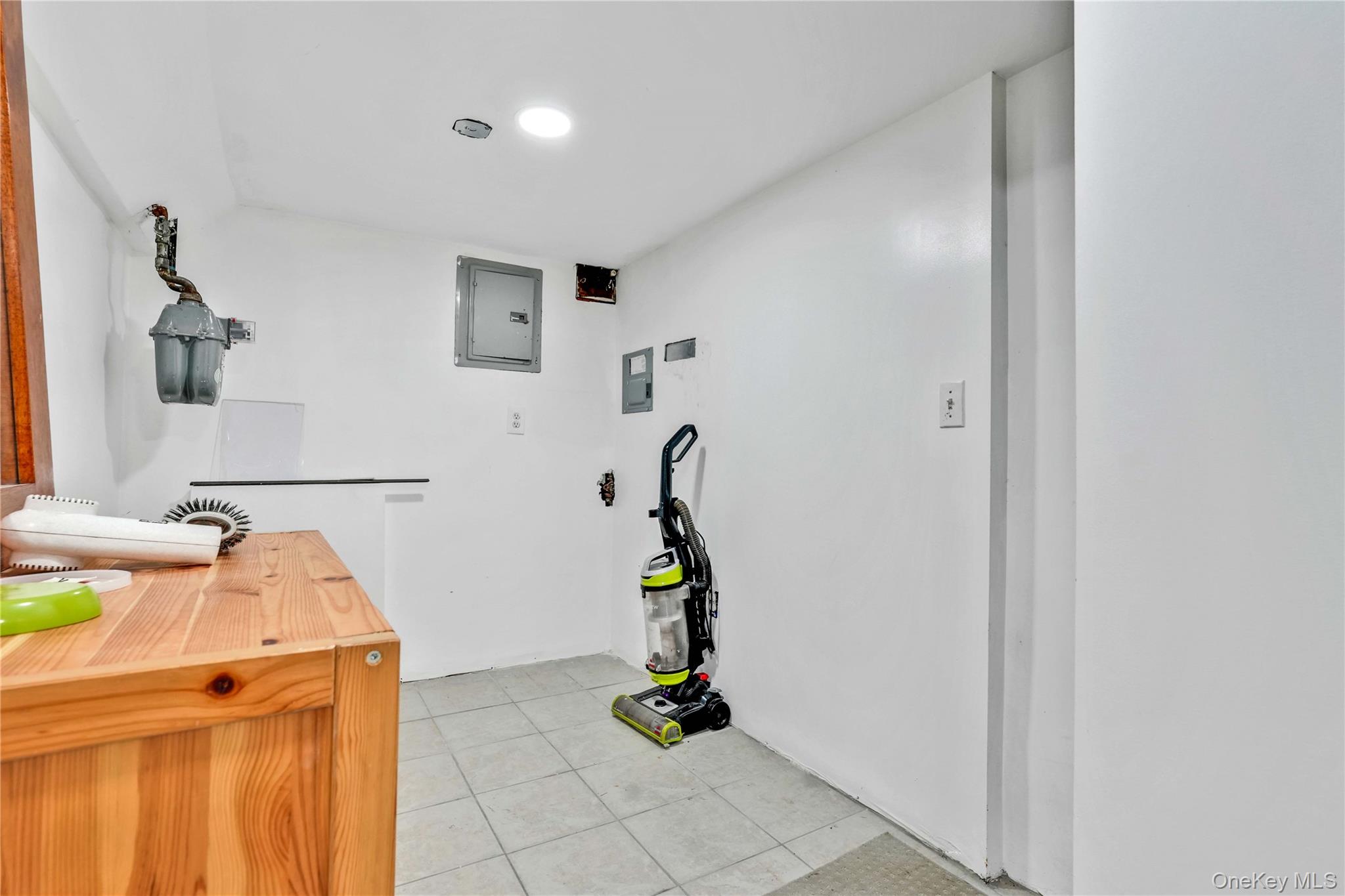 80-63 87th Road Queens, NY 11421 - Photo 17 of 50 gas and electric box featuring light tile patterned floors and electric panel