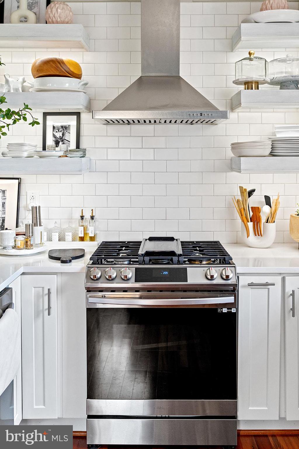 181 East Reed Avenue, Unit 207 Alexandria, VA 22305 - Photo 21 of 41 a stove top oven sitting inside of a kitchen