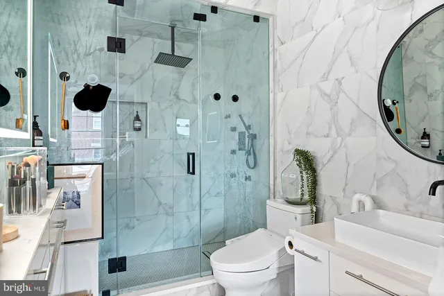 a picture of a bathroom