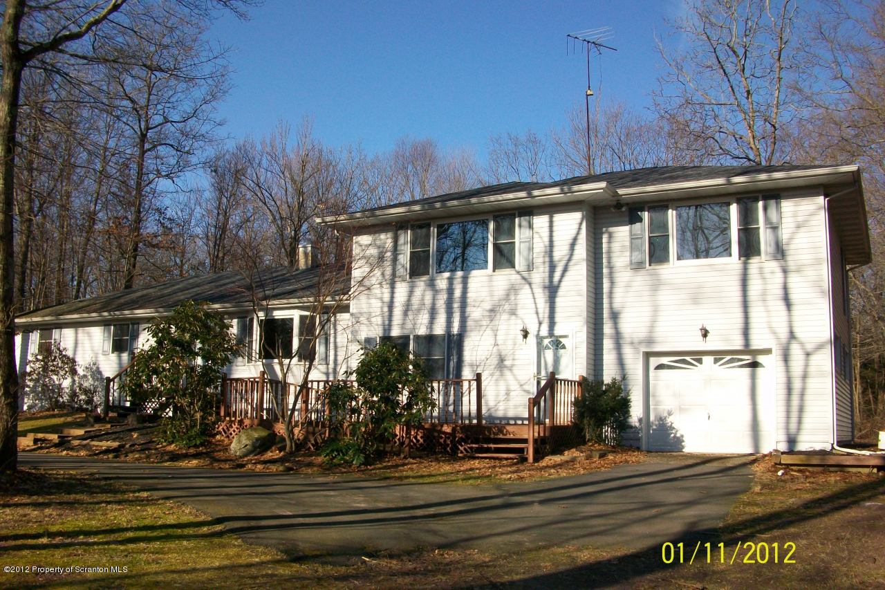 424 Martini Road Moscow, PA 18444 - Photo 2 of 25 Gallery Image 2