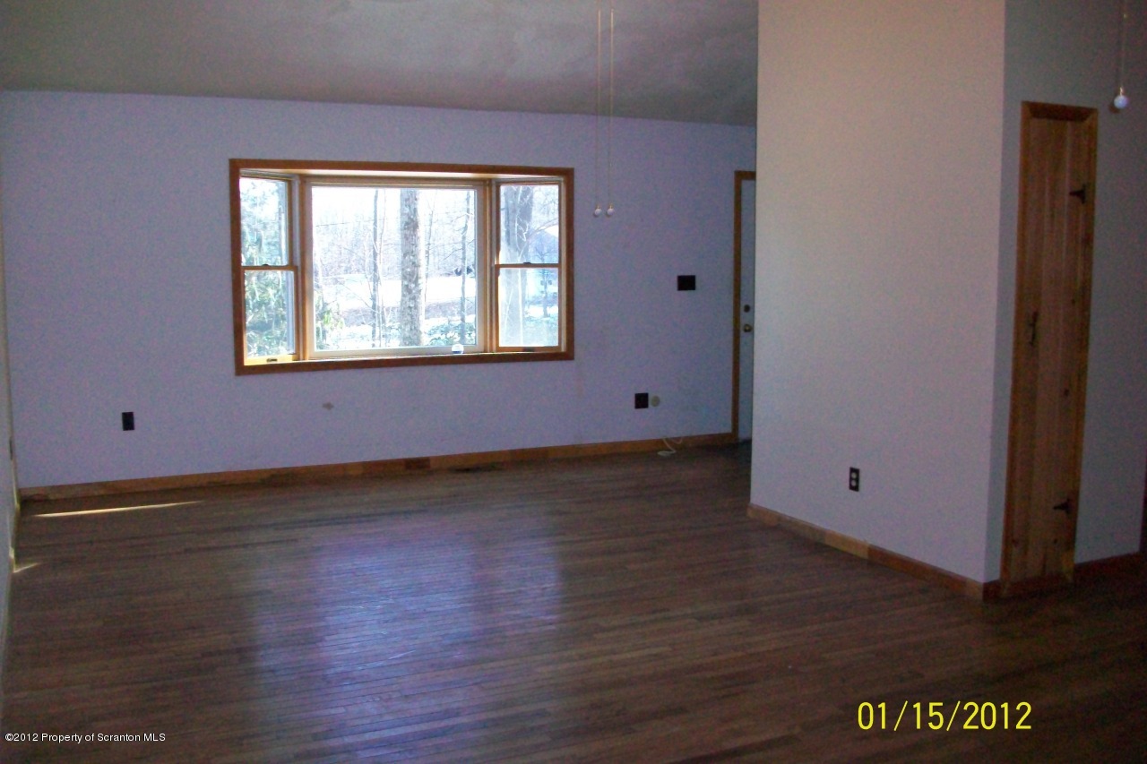 424 Martini Road Moscow, PA 18444 - Photo 6 of 25 Gallery Image 6