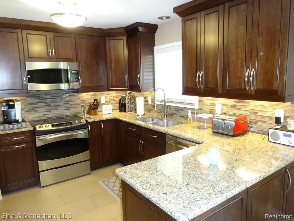 1190 Hayfield Road Rochester Hills, MI 48306 - Photo 7 of 31