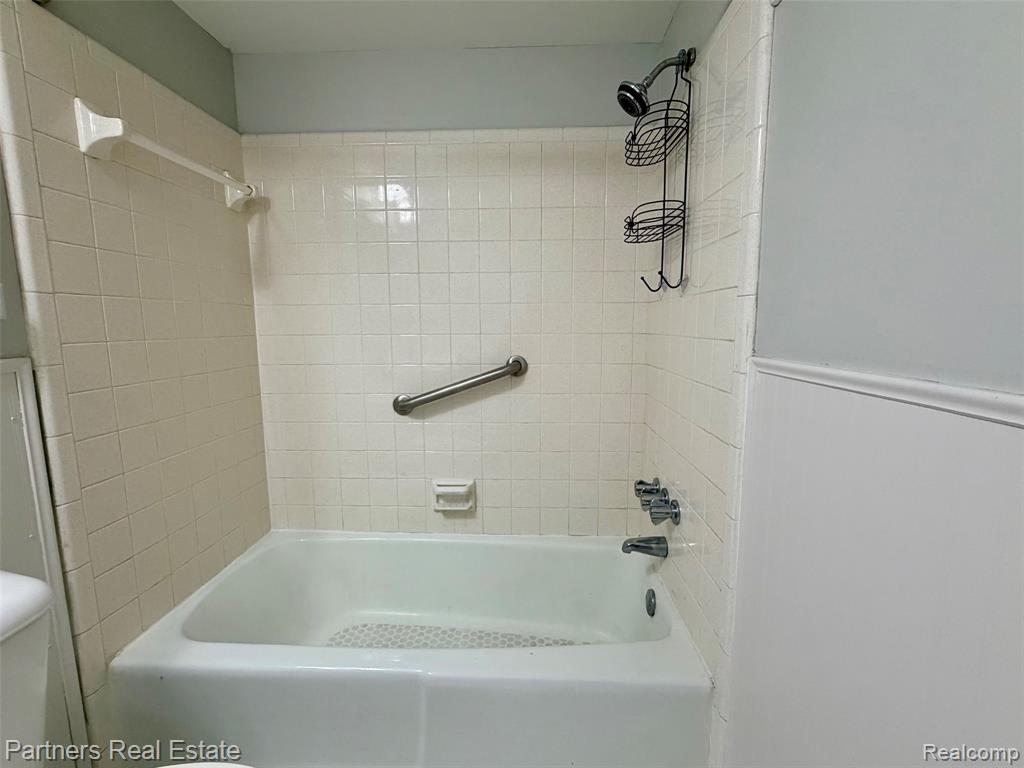507 West Highland Road, Unit 11 Howell, MI 48843 - Photo 19 of 29