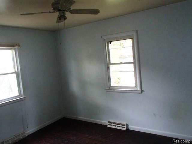 3219 Branch Road Flint, MI 48506 - Photo 13 of 15 ____nanpfssvfp01a__VMS_7__Active22__OLSR__8100348741_1391163__WI25582801__31ceba6c-ab8b-496f-a051-77fd88efc271.jpg