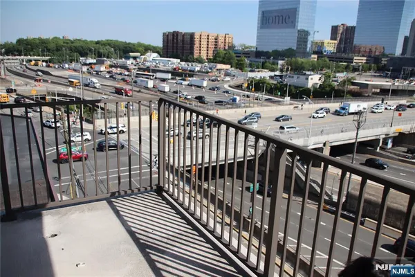 $1,800 | 201 Brg Plaza North, Unit 7B, Fort Lee, NJ 07024