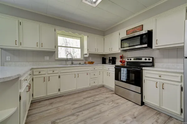 $550,000 | 10227 Lorainne Road, Leopold, IN 47551