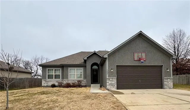 $345,000 | 1402 Southwest 8th Terrace, Oak Grove, MO 64075