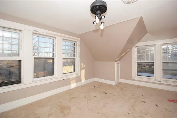 $245,000 | 230 West 4th Avenue, Garnett, KS 66032