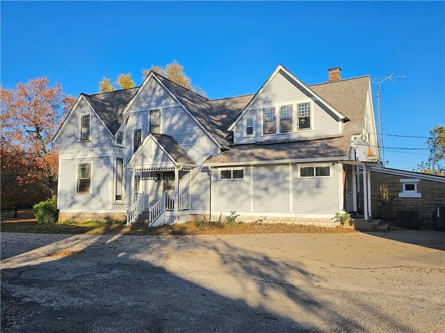 $250,000 | 230 West 4th Avenue, Garnett, KS 66032