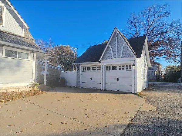 $245,000 | 230 West 4th Avenue, Garnett, KS 66032