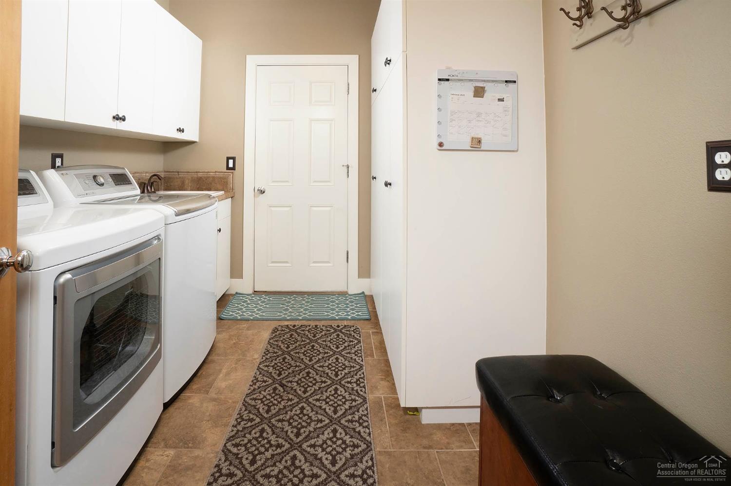 61842 Fall Creek Loop Bend, OR 97702 - Photo 17 of 22 Laundry/Mud room