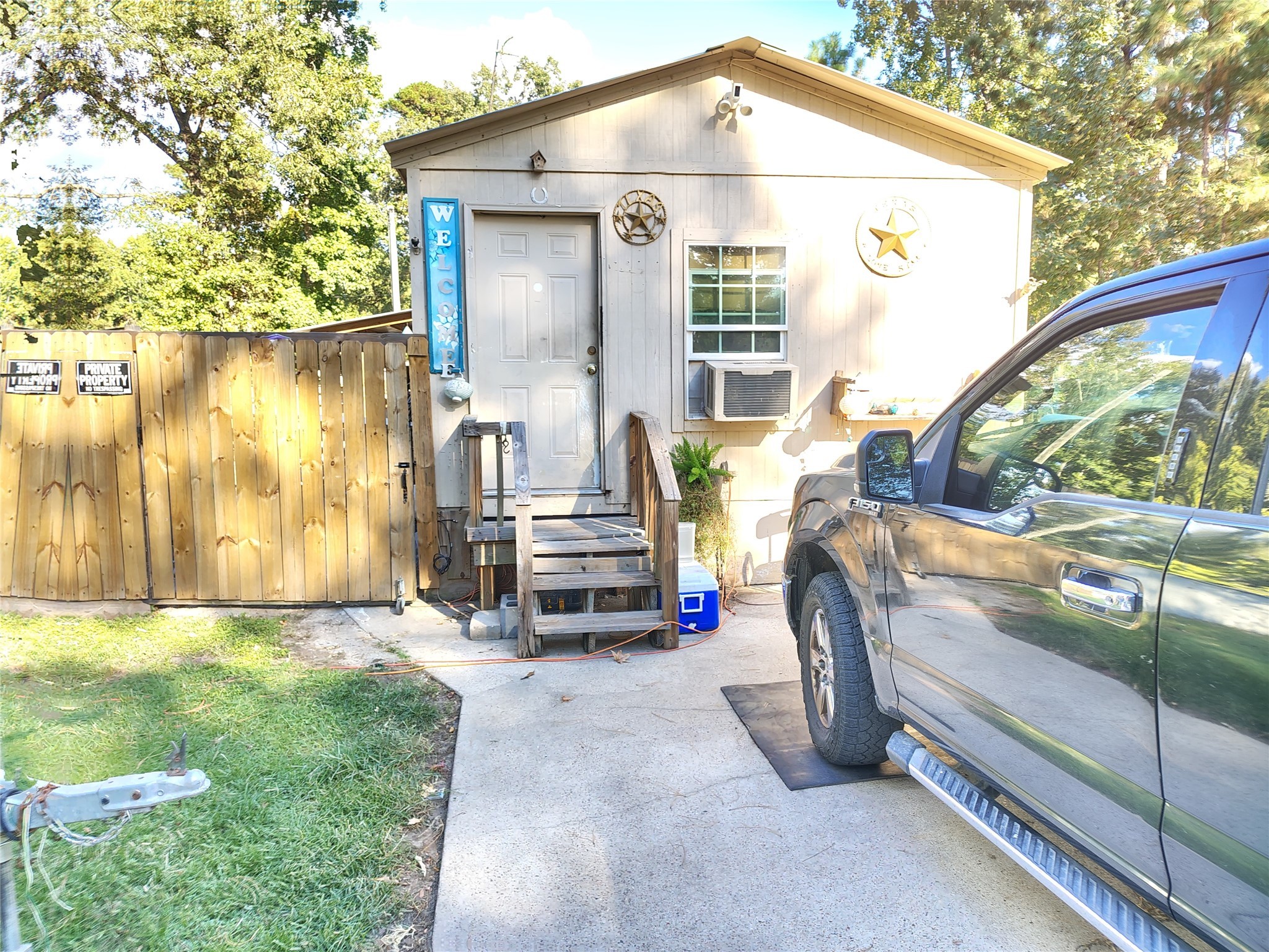 a view of backyard with barbeque grill and a tub
