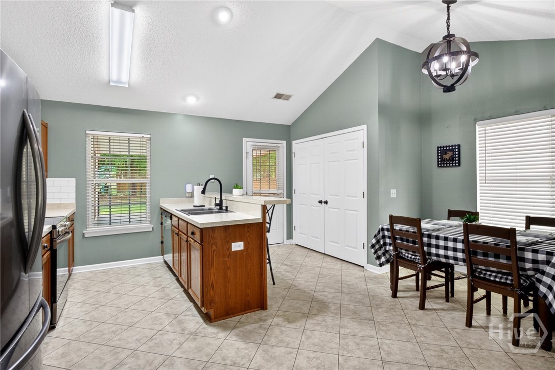 410 Shadowbrook Circle Springfield, GA 31329 - Photo 7 of 33