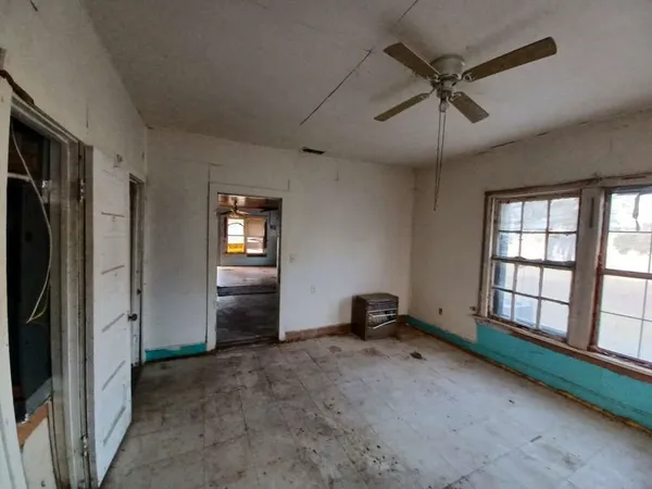 $34,999 | 503 East Reiman Street, Seymour, TX 76380