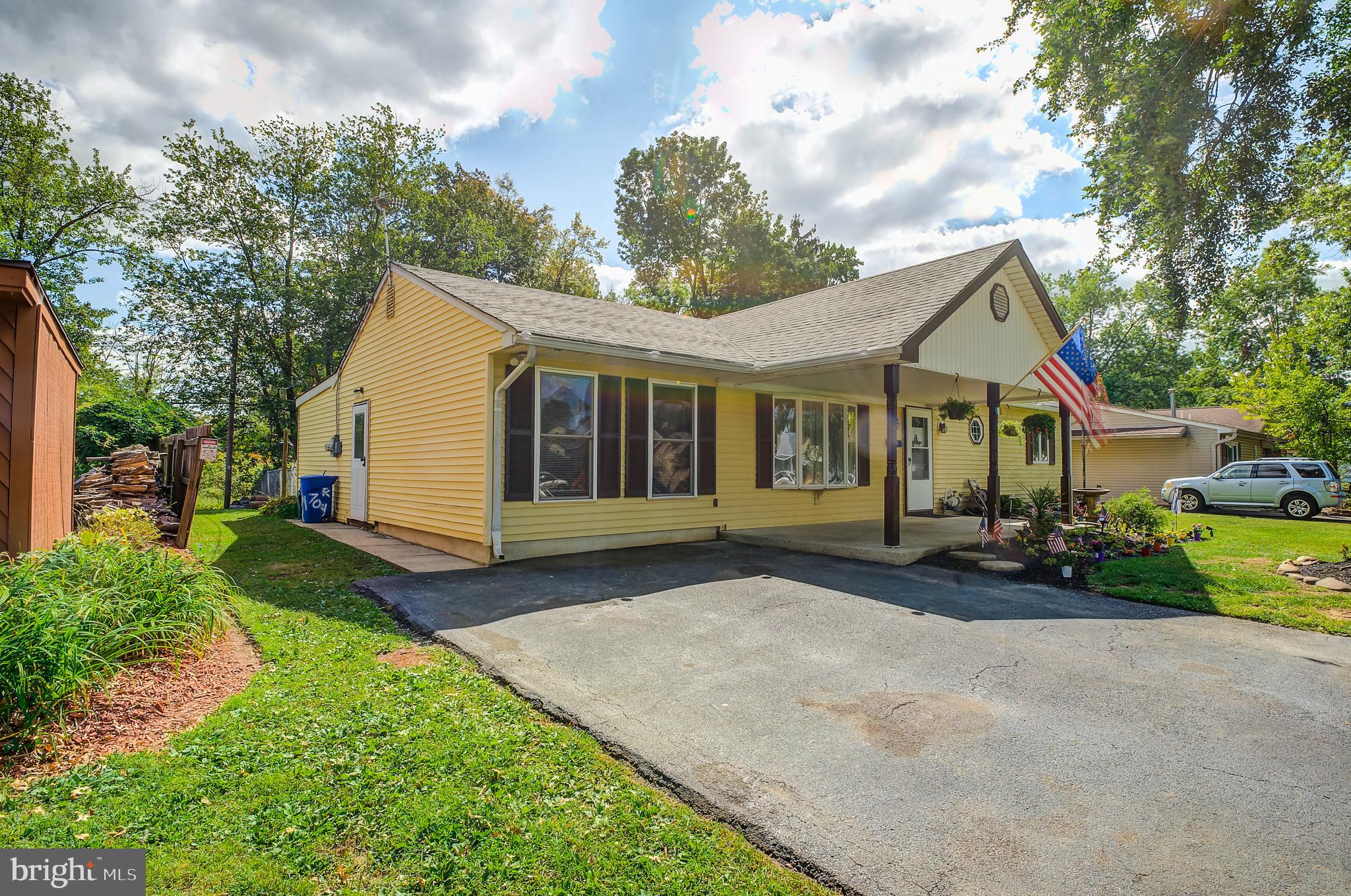 704 Chatham Road Fairless Hills, PA 19030 - Photo 4 of 25 Gallery Image 4
