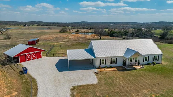 $975,000 | 646 County Road 2121, Gainesville, TX 76240