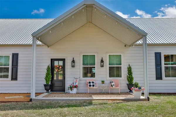 $975,000 | 646 County Road 2121, Gainesville, TX 76240