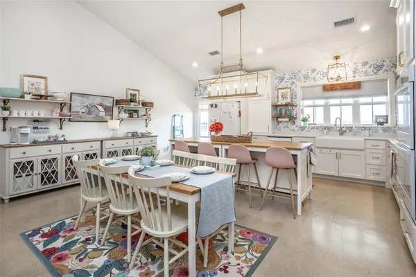 $975,000 | 646 County Road 2121, Gainesville, TX 76240