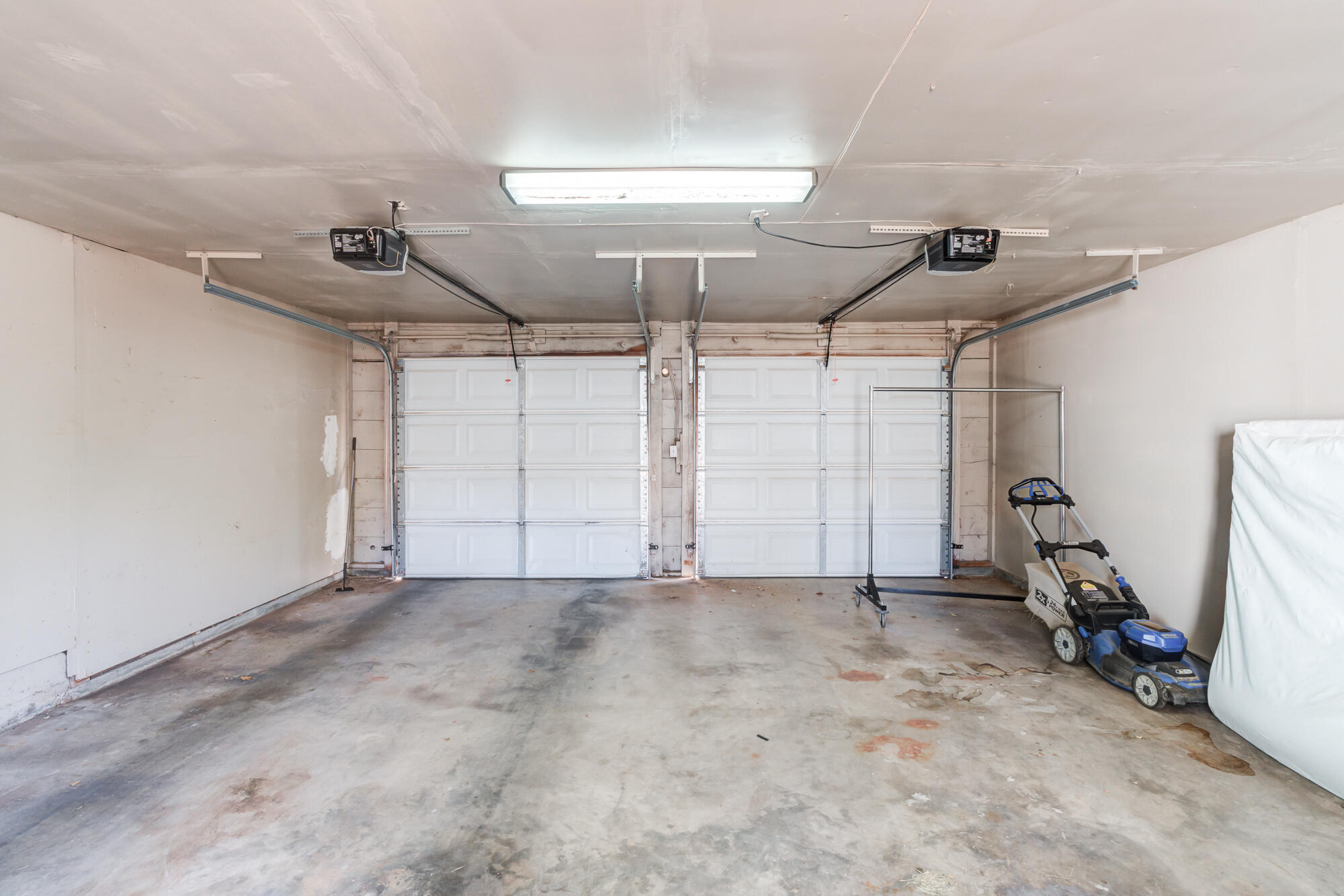 2701 33rd Street Lubbock, TX 79410 - Photo 30 of 30 2701-33rd-St_Lubbock_TX_30_Garage