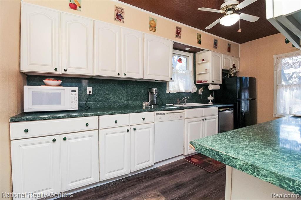 6 Kensington Boulevard Pleasant Ridge, MI 48069 - Photo 10 of 46